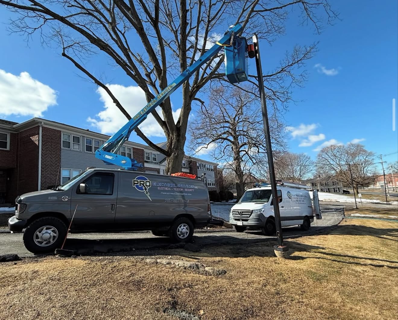 Bucket Truck Pole Light Service